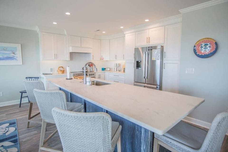 House, 6 Bedrooms | Private kitchen | Full-size fridge, microwave, oven, stovetop