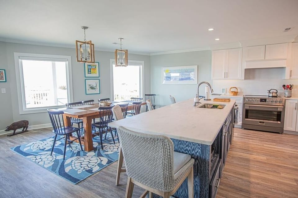 House, 6 Bedrooms | Private kitchen | Full-size fridge, microwave, oven, stovetop