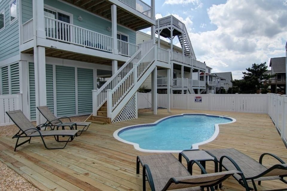 House, 4 Bedrooms | Pool