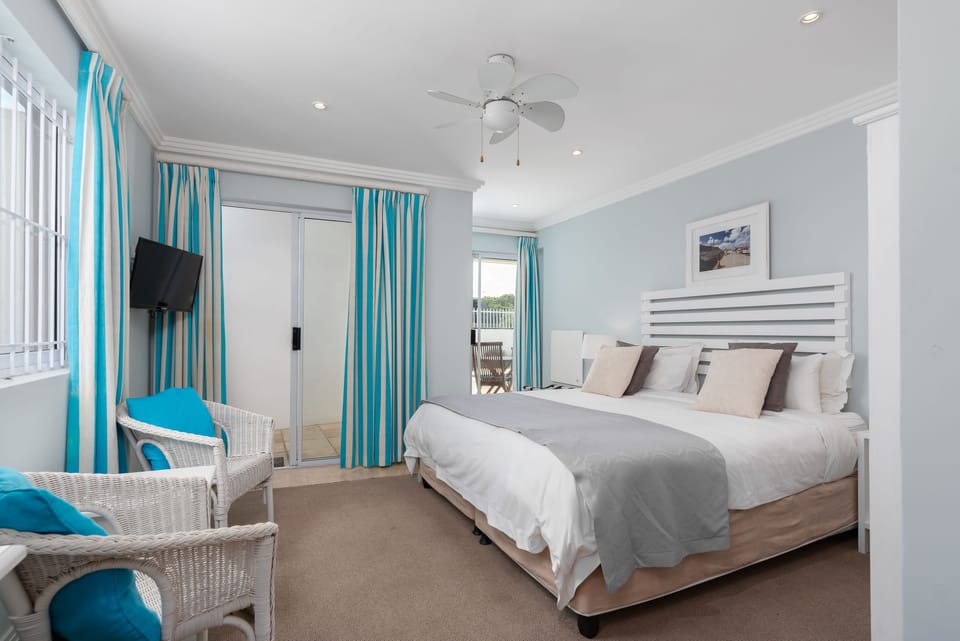 Premium bedding, in-room safe, desk, laptop workspace