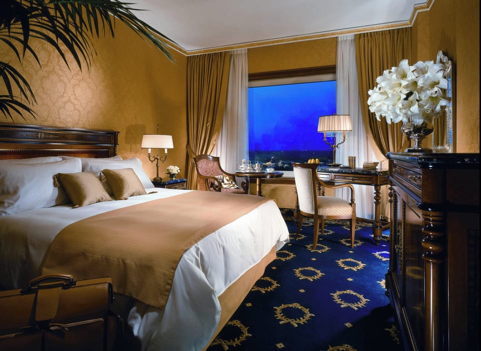 Deluxe Room, 1 King Bed | Premium bedding, down comforters, in-room safe, desk