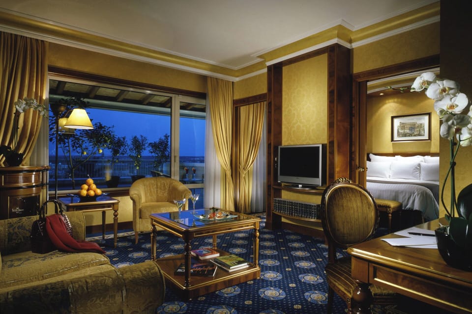 Executive Suite, 1 Bedroom | Premium bedding, down comforters, in-room safe, desk