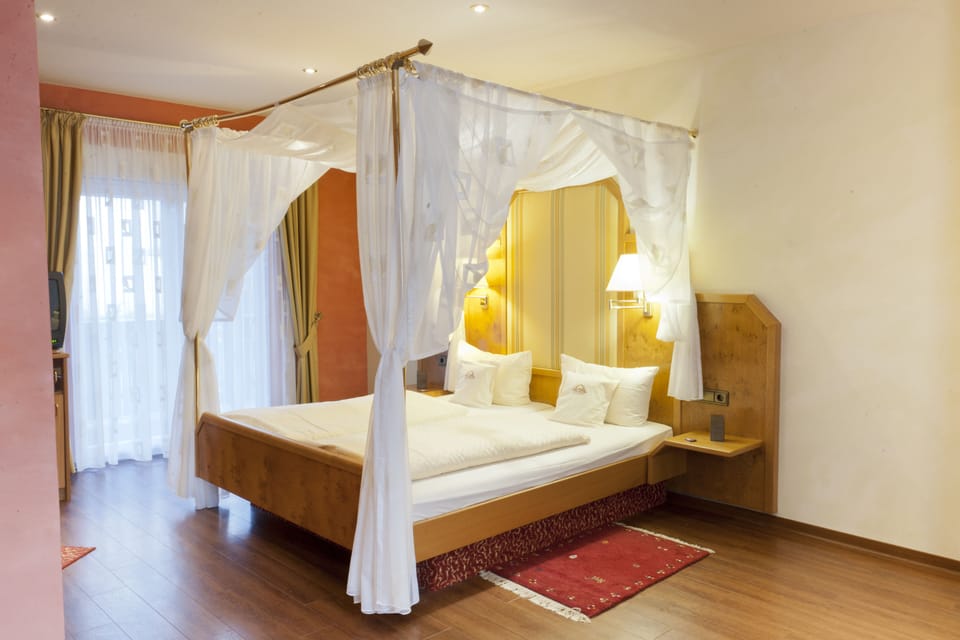 Suite | Minibar, in-room safe, desk, cribs/infant beds