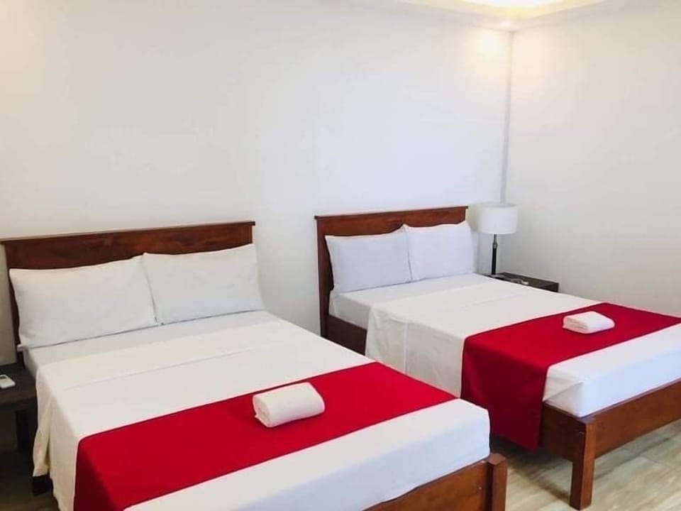 Deluxe Twin Room | Individually furnished, desk, laptop workspace, blackout drapes