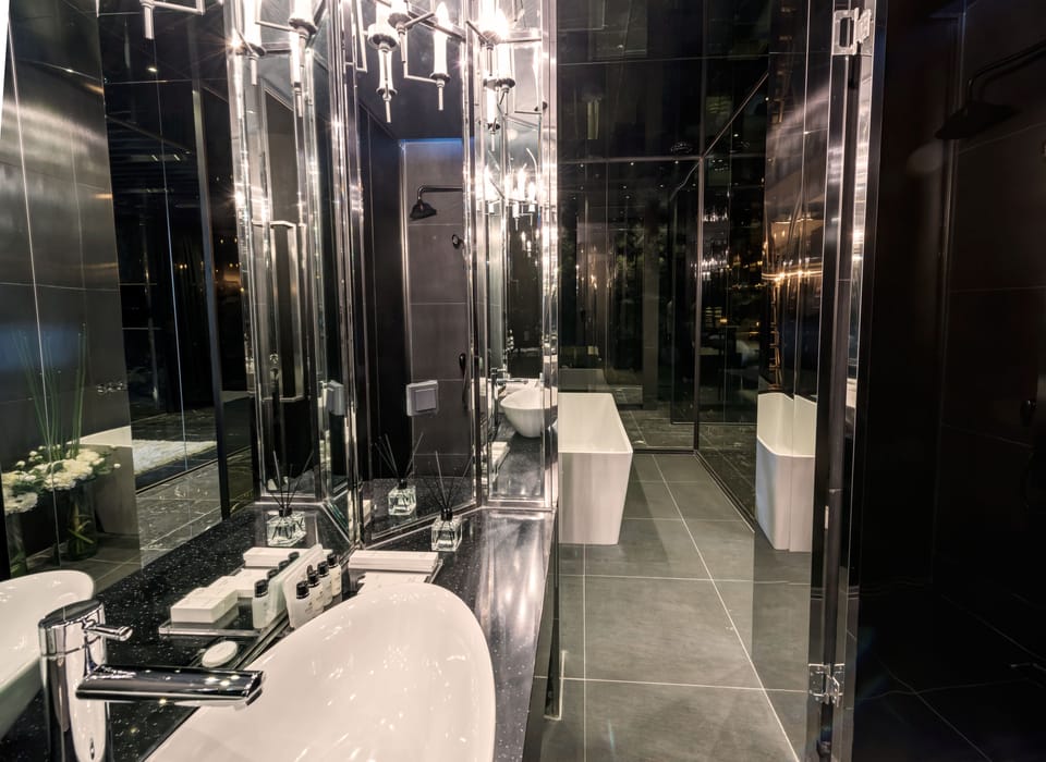 Suite Double Room | Bathroom | Hair dryer, bathrobes, slippers, bidet