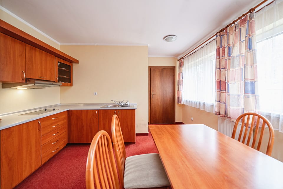 Apartment, 2 Bedrooms (4 adults no direct access to therms) | In-room dining
