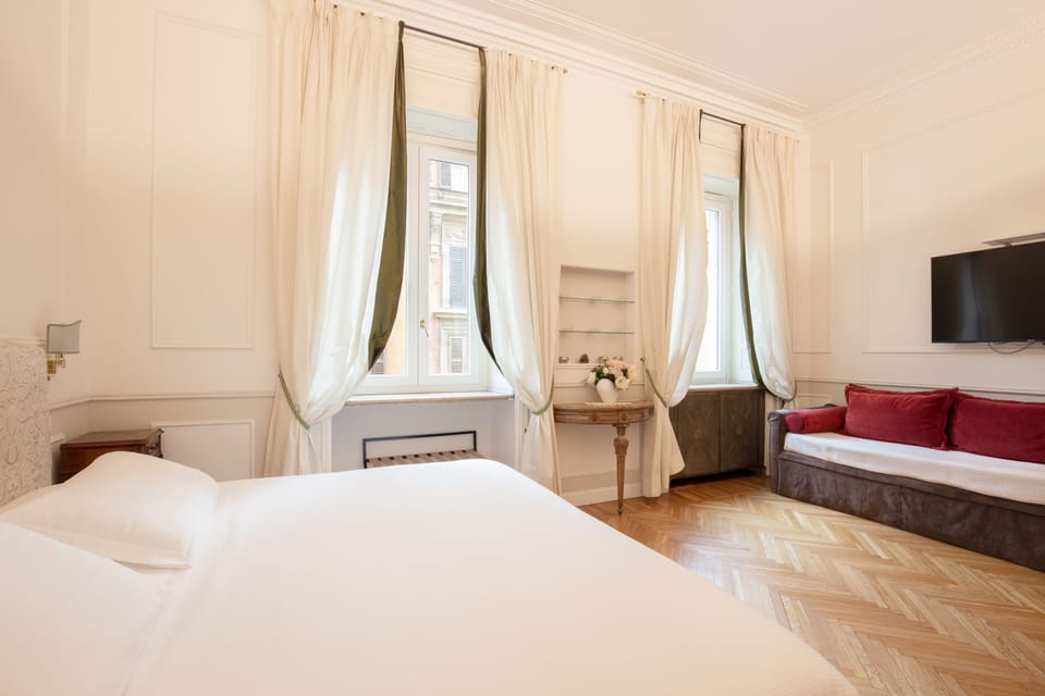 Junior Suite | Egyptian cotton sheets, premium bedding, down comforters