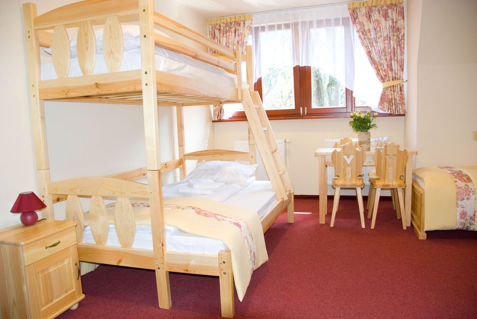 Quadruple Room | Free WiFi, bed sheets