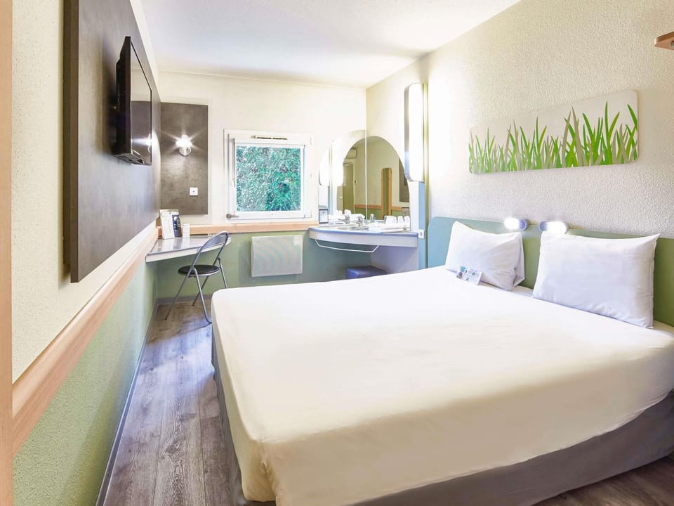 Double Room | In-room safe, desk, soundproofing, free cribs/infant beds