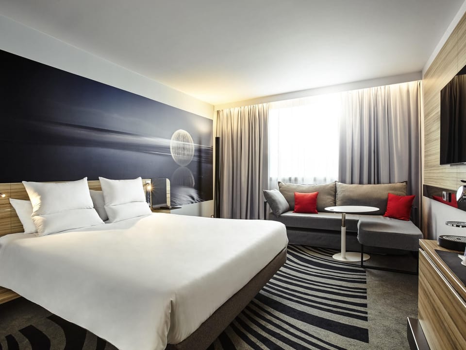 Superior Room, 1 Queen Bed with Sofa bed, Non Smoking | Premium bedding, down comforters, in-room safe, blackout drapes