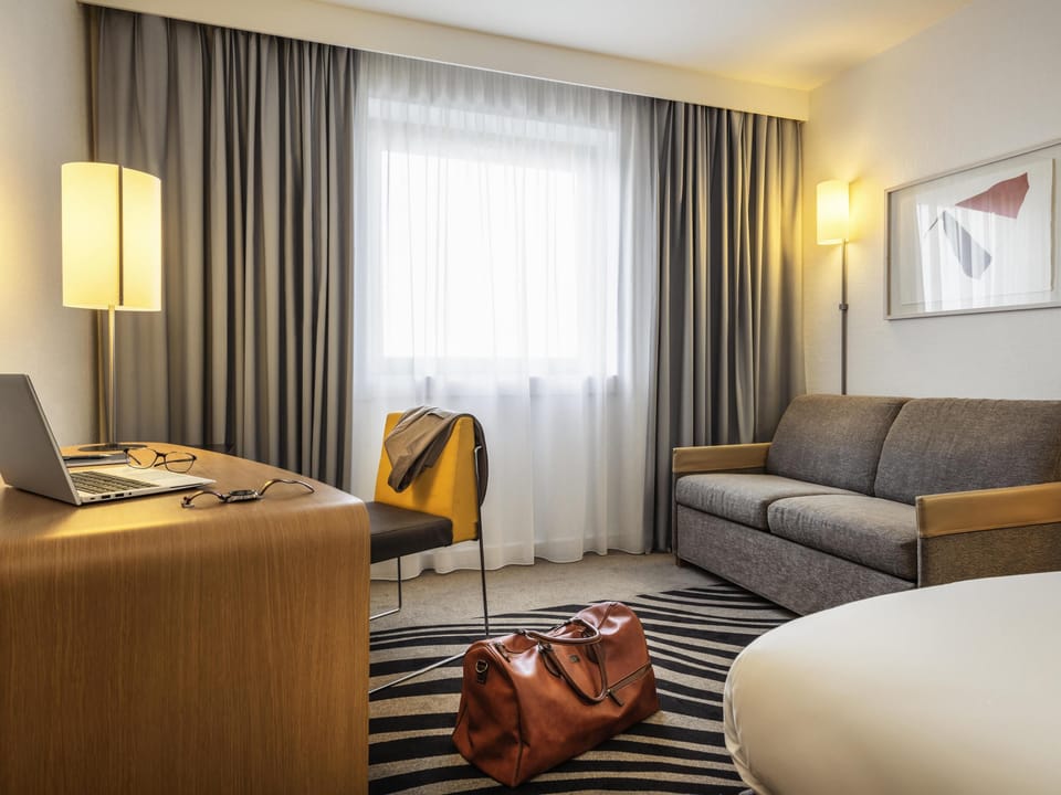 Classic Room, 1 Queen Bed, Accessible | Premium bedding, down comforters, in-room safe, blackout drapes