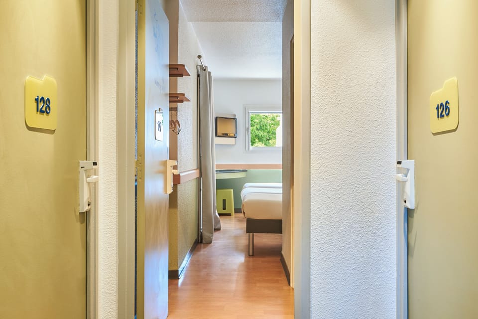 Triple Room, 3 Twin Beds | Premium bedding, desk, soundproofing, free WiFi