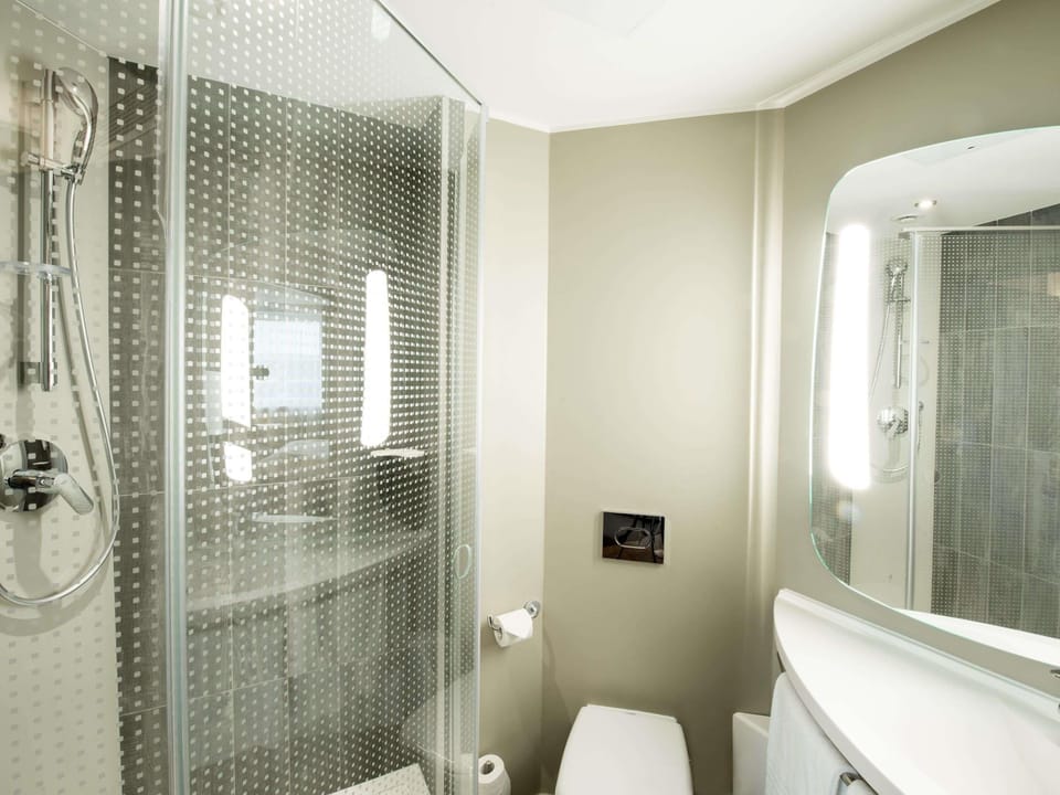 Twin Room, 2 Twin Beds | Desk, soundproofing, free WiFi, bed sheets
