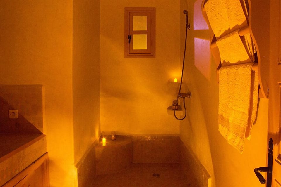 Comfort Twin Room, 2 Twin Beds, Private Bathroom, Pool View | Bathroom | Shower, free toiletries, hair dryer, towels