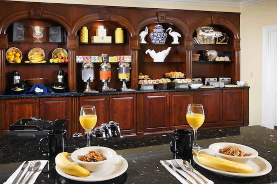 Free daily continental breakfast