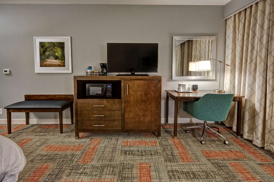 Premium bedding, in-room safe, desk, laptop workspace