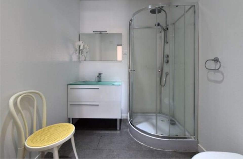 Shower, free toiletries, hair dryer, towels