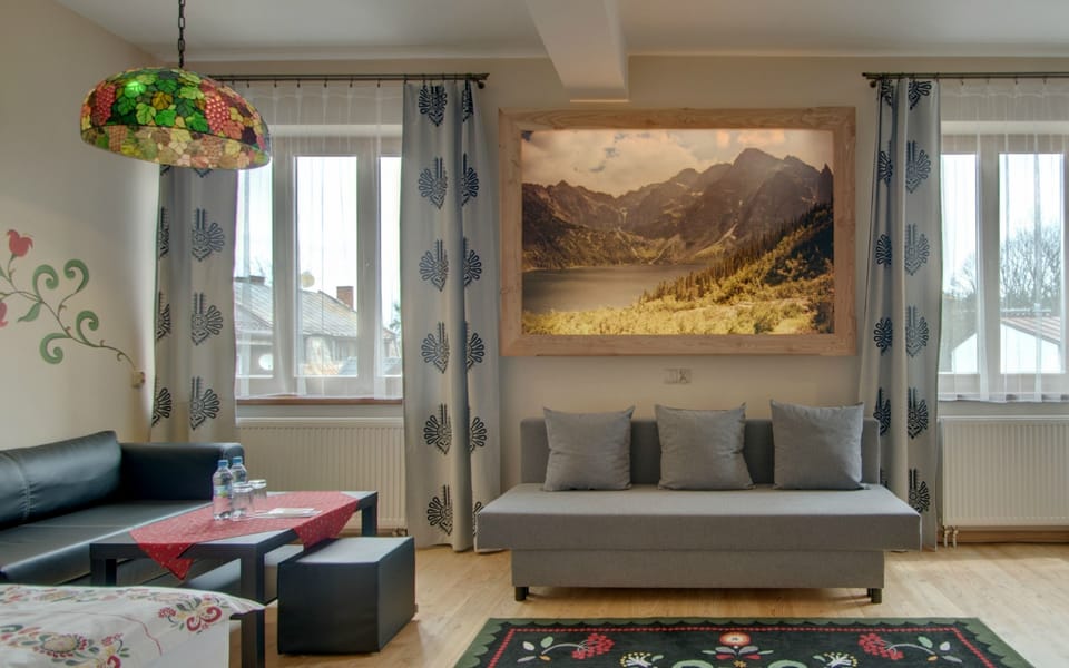 Standard Triple Room (201622772) | Living area | Flat-screen TV