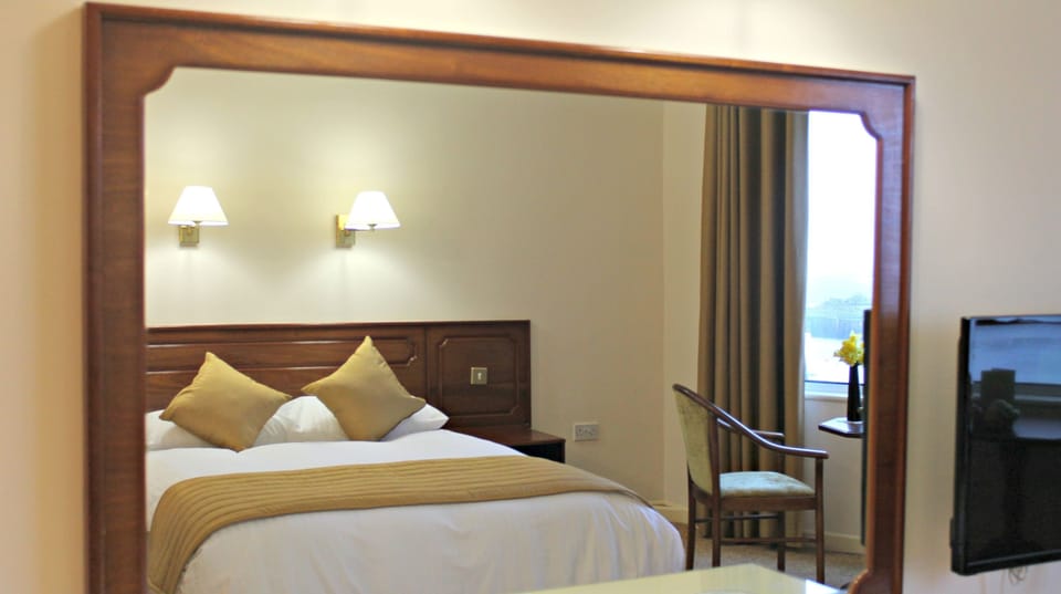 Deluxe Double Room, River View | Free WiFi, bed sheets