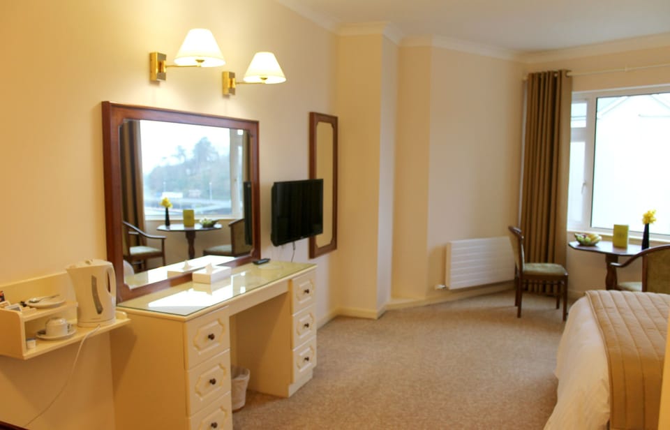 Deluxe Double Room, River View | Free WiFi, bed sheets