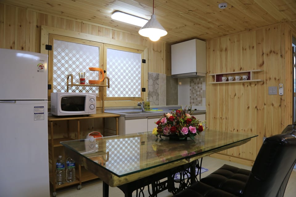 Camellia | Private kitchenette | Full-size fridge, microwave, stovetop, coffee/tea maker