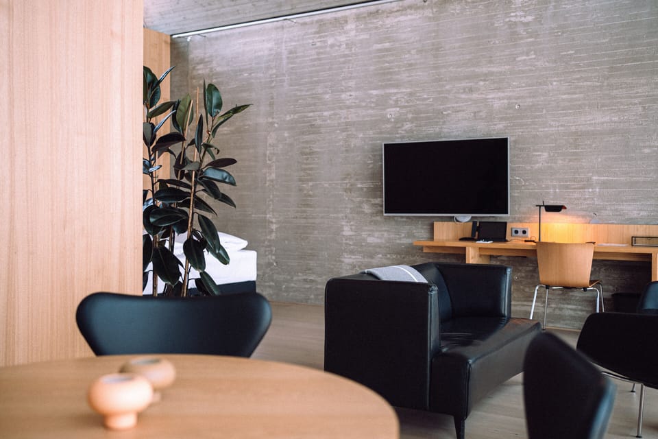Suite | Living area | 24-inch TV with satellite channels