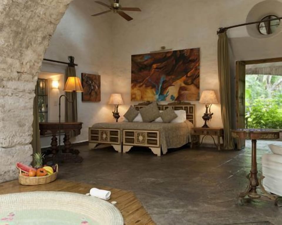 Master Suite | In-room safe, bed sheets