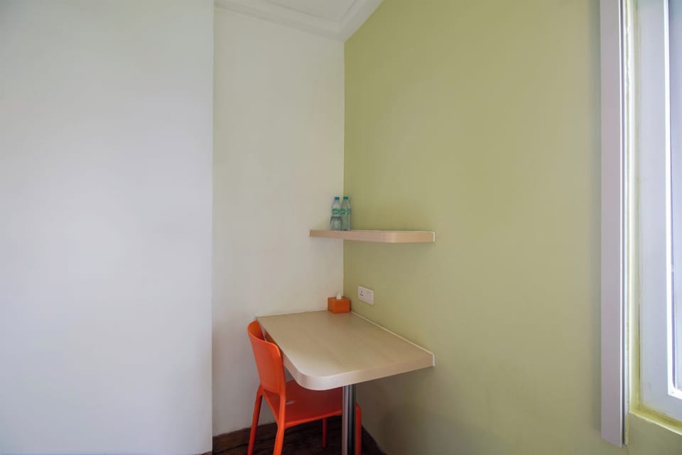 Deluxe Suite | Minibar, in-room safe, desk, free WiFi