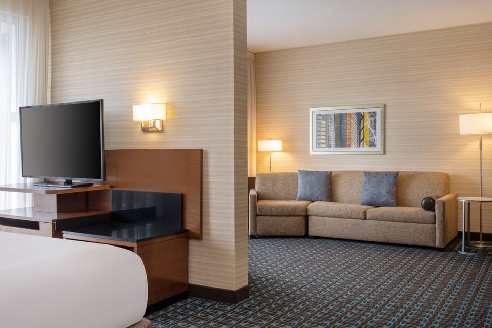 Premium bedding, in-room safe, desk, laptop workspace