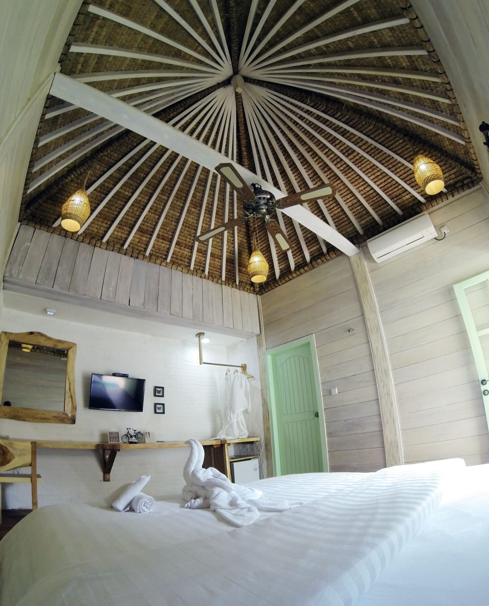 Deluxe King room  | Egyptian cotton sheets, premium bedding, minibar, in-room safe