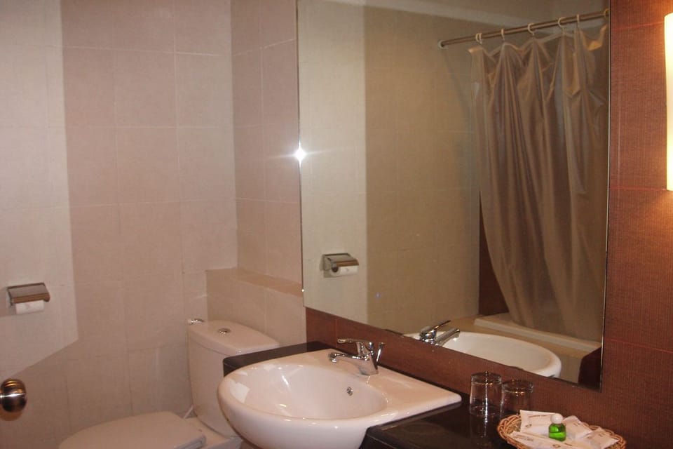 Regency Room | Bathroom sink