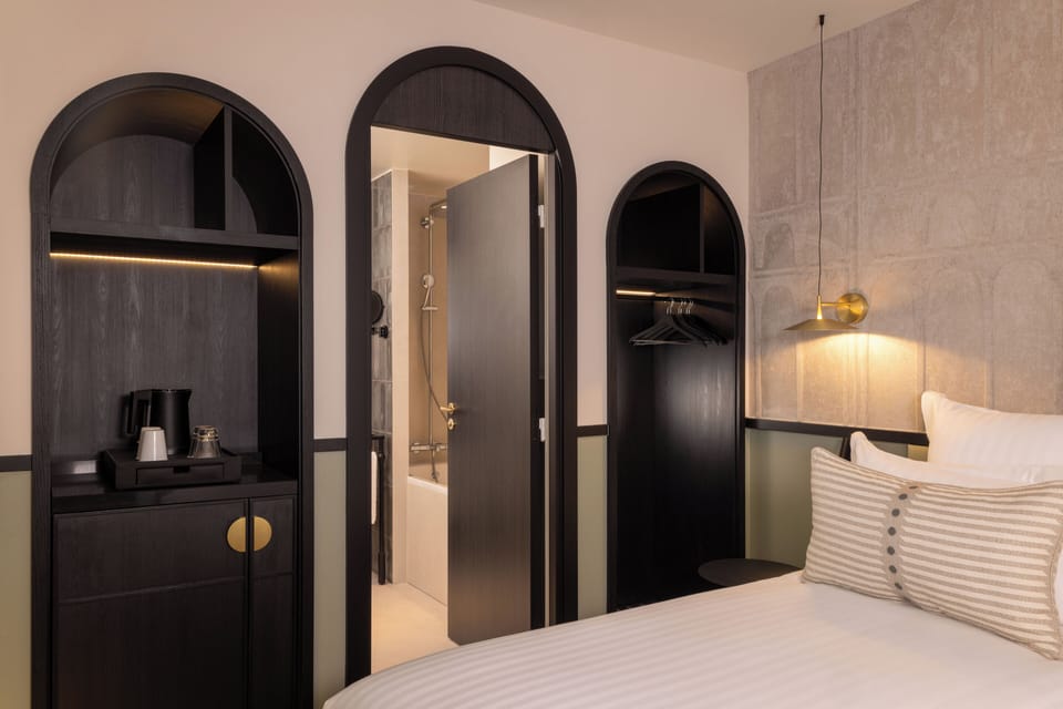 Superior Twin Room | Minibar, in-room safe, desk, blackout drapes