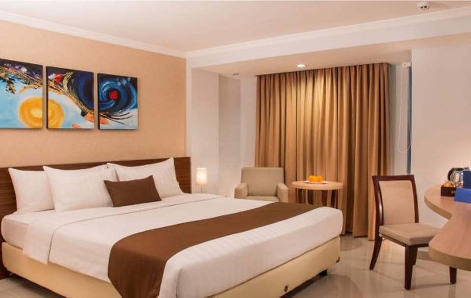 In-room safe, desk, laptop workspace, soundproofing