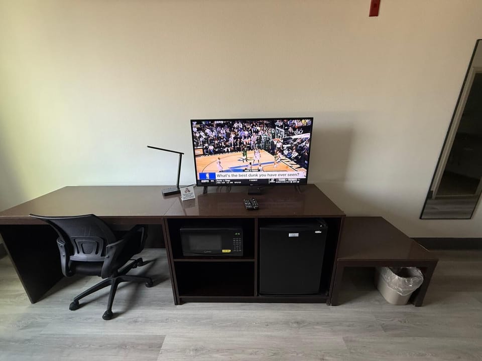 Standard Room, 2 Queen Beds, Non Smoking | Desk, iron/ironing board, free WiFi, bed sheets