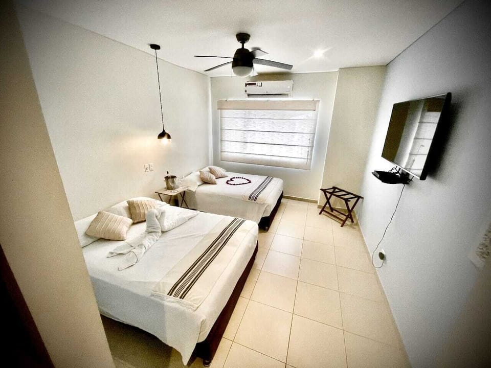 Room 103 | In-room safe, iron/ironing board, free WiFi, bed sheets