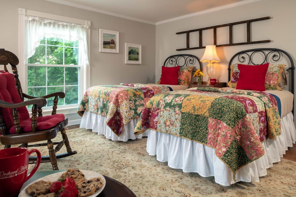 Room, 1 King Bed, Private Bathroom | Premium bedding, individually furnished, laptop workspace