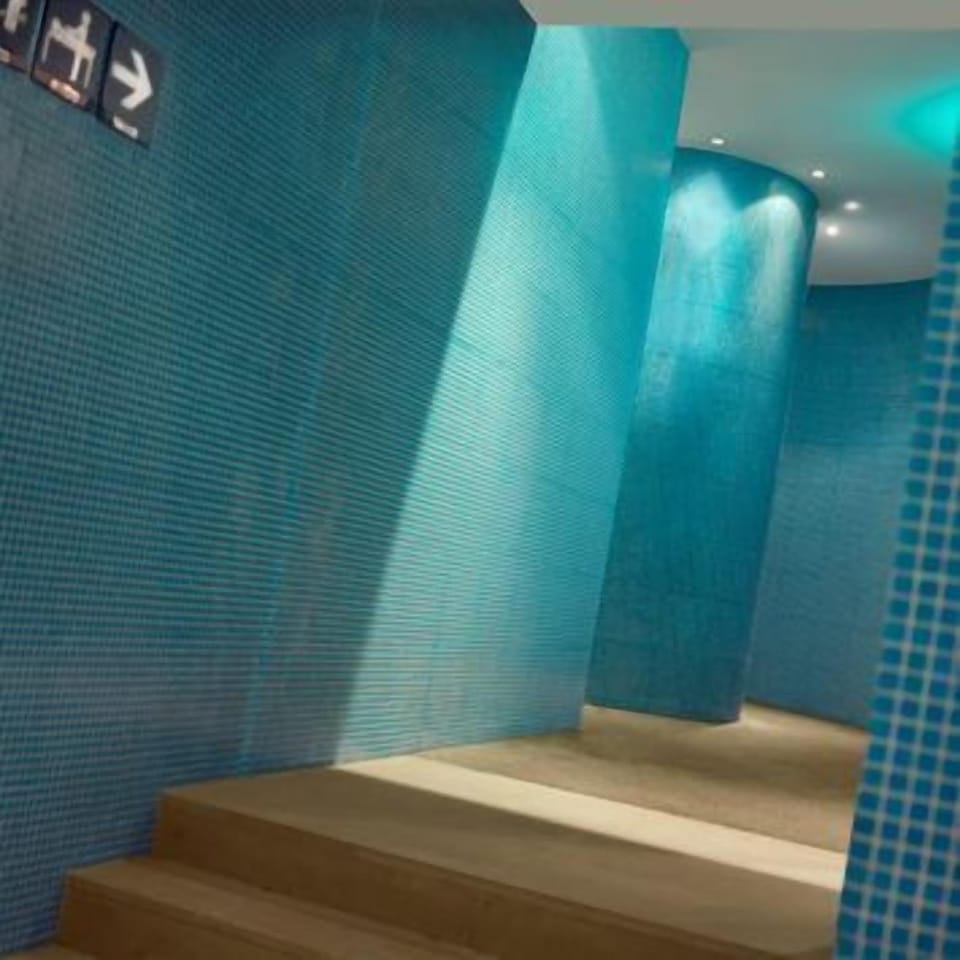 Couples treatment rooms, sauna, hot tub, Turkish bath, body treatments