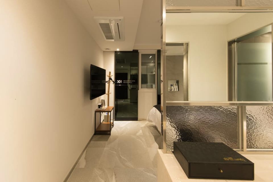 Down comforters, free minibar, desk, soundproofing