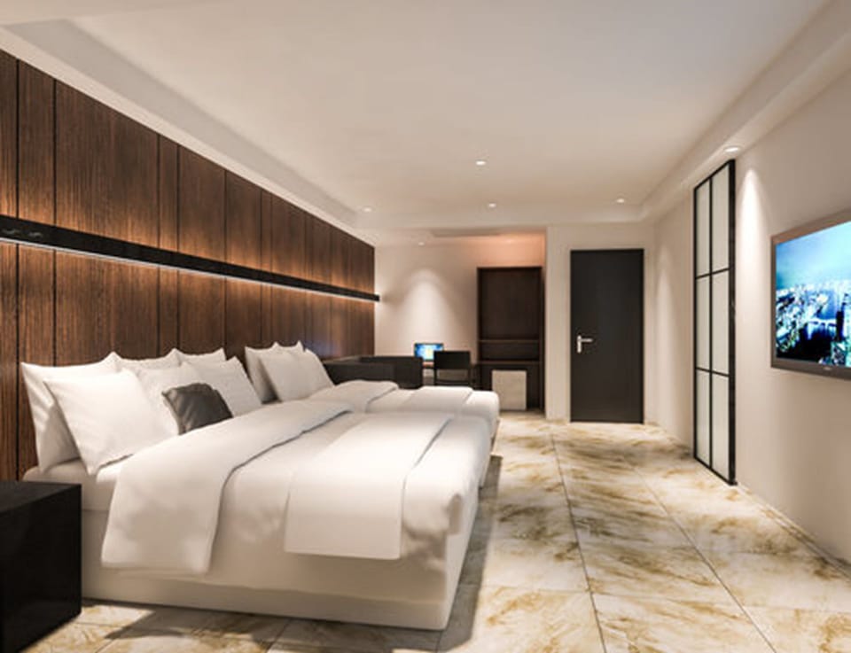 Down comforters, free minibar, desk, soundproofing