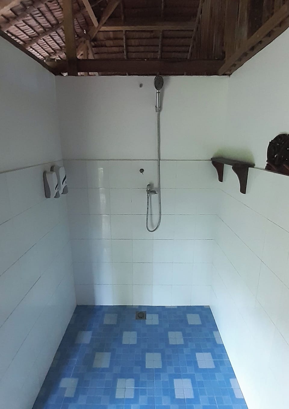 Superior Cottage | Bathroom shower