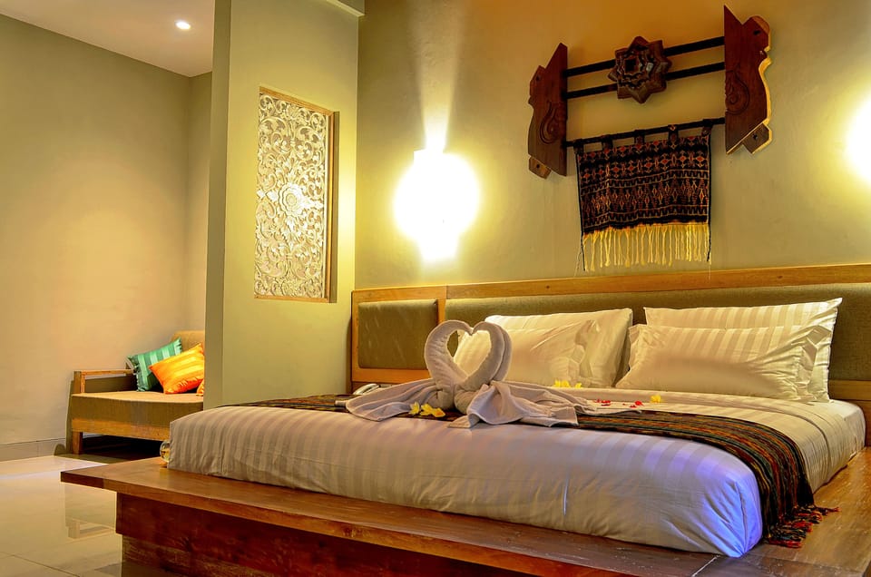 Luxury Room | In-room safe, desk, blackout drapes, iron/ironing board