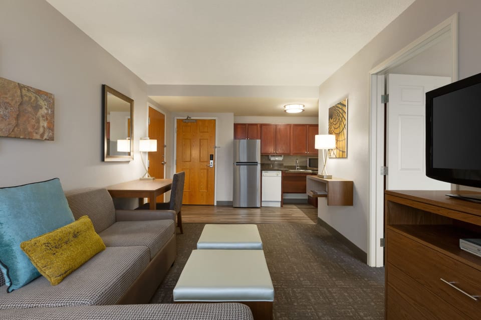 Pillowtop beds, in-room safe, desk, laptop workspace
