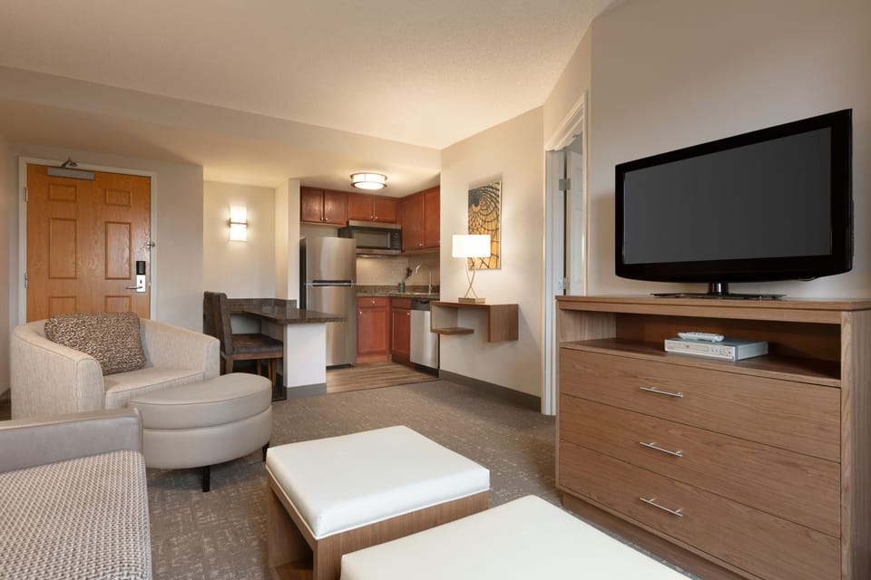 Pillowtop beds, in-room safe, desk, laptop workspace