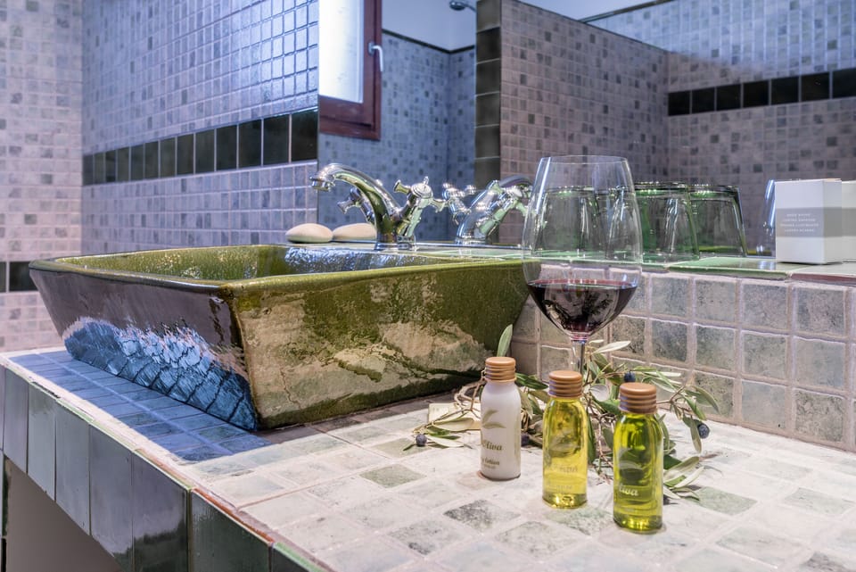 Panoramic Suite, 1 Double Bed | Bathroom amenities | Free toiletries, hair dryer, bidet, towels