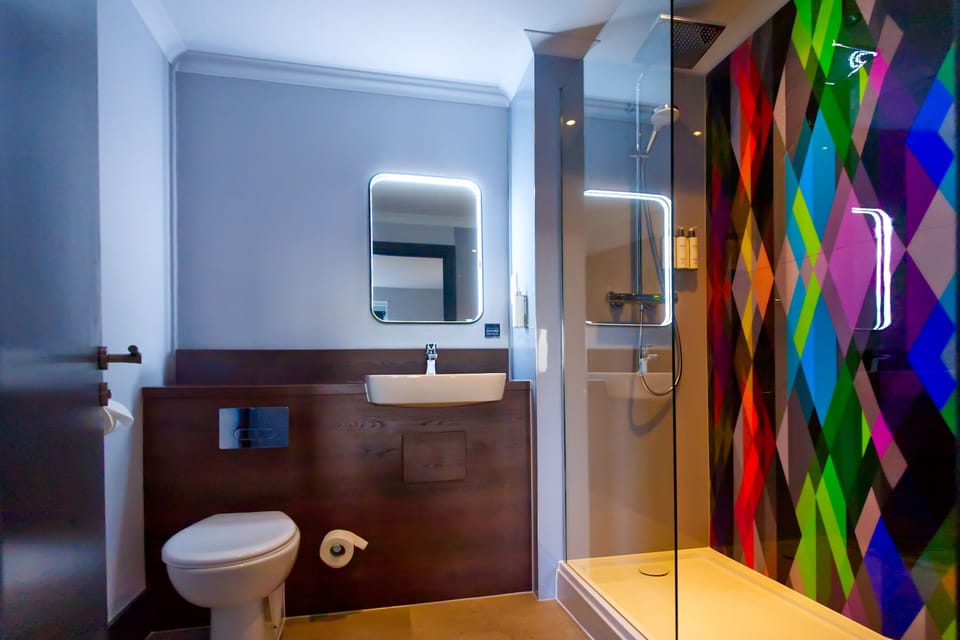 Combined shower/tub, eco-friendly toiletries, hair dryer, towels