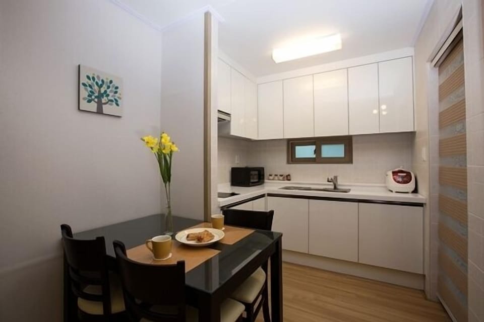 20 PY, 1 Bedroom | In-room dining