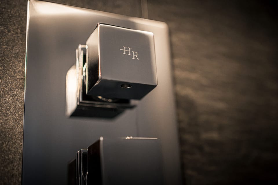 The Islay Suite | Bathroom | Free toiletries, hair dryer, towels, soap