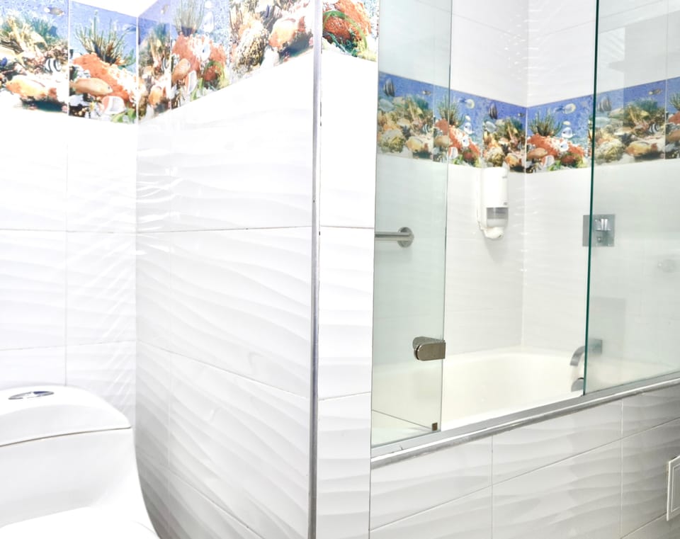 Superior Double Room | Bathroom | Shower, hair dryer, towels