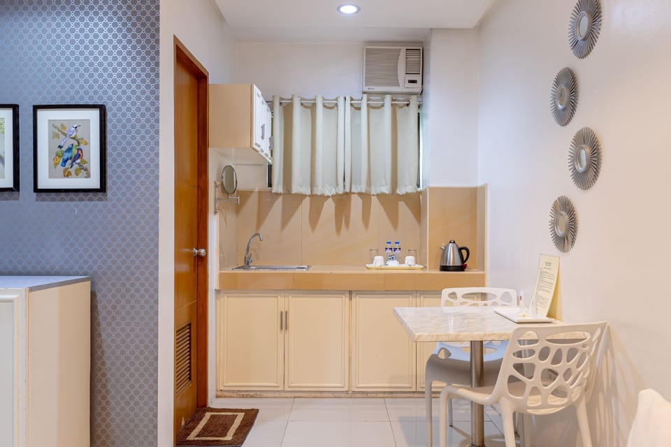 Superior Room | Desk, iron/ironing board, free WiFi, bed sheets