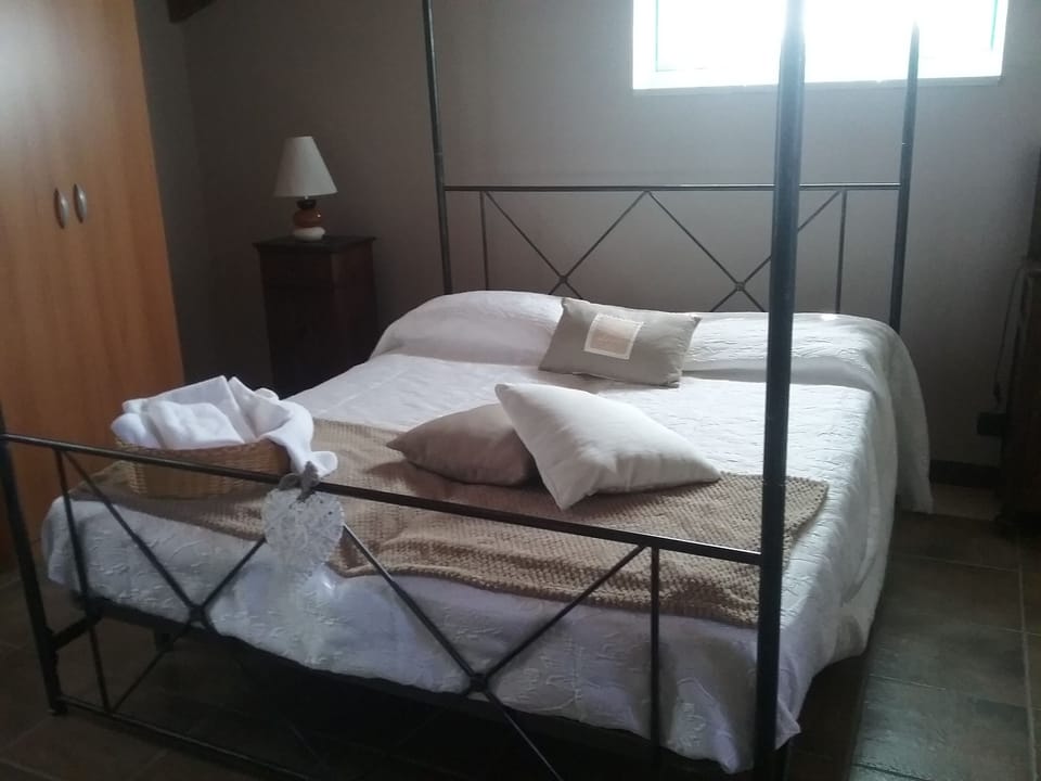 Double Room | Premium bedding, desk, laptop workspace, free WiFi